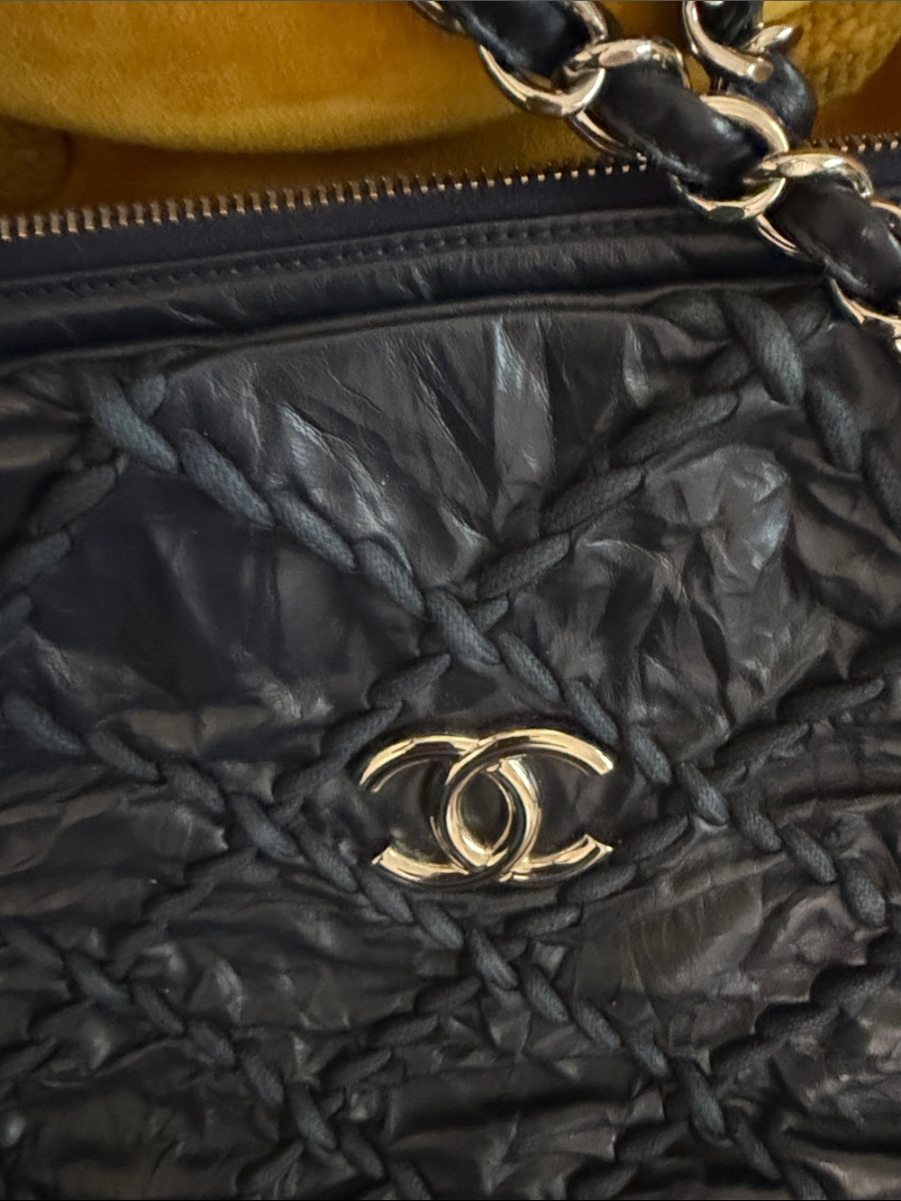 Gorgeous authentic Chanel navy blue leather - Picture 5 of 16